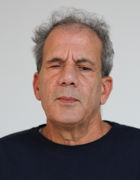 en person med grått hår