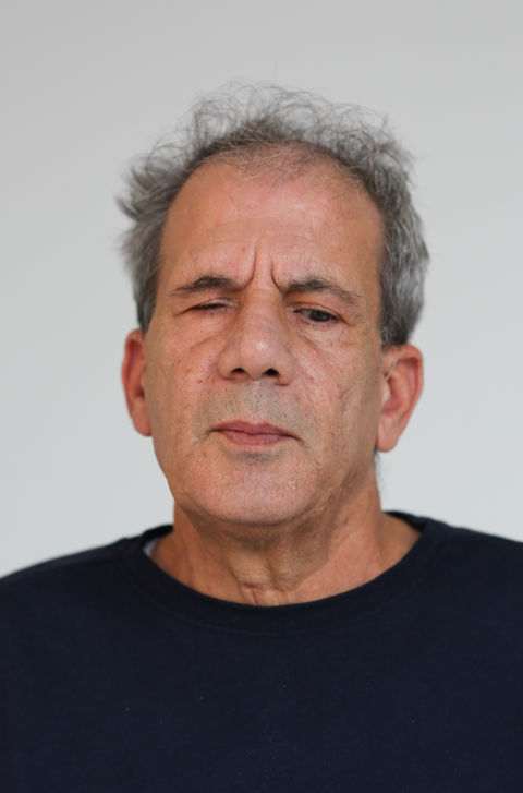 en person med grått hår