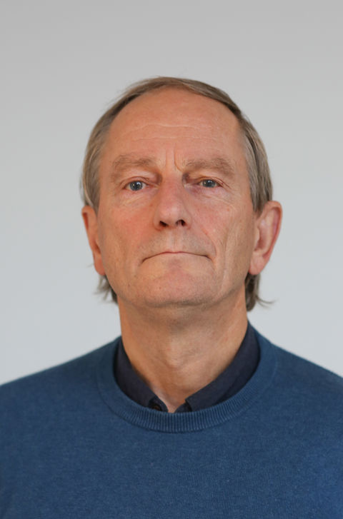 en person med grått hår