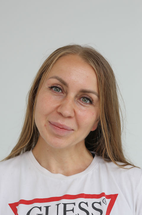 en person med blondt hår