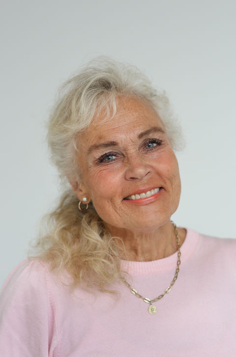 en person med blondt hår