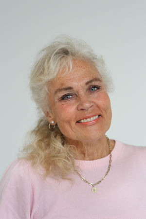 en person med blondt hår