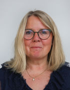 en person med blondt hår