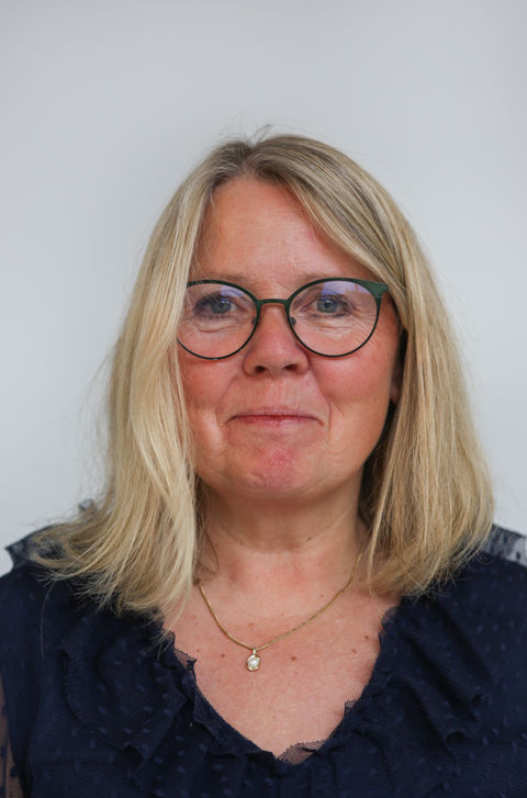 en person med blondt hår