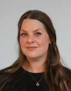 En person med langt hår