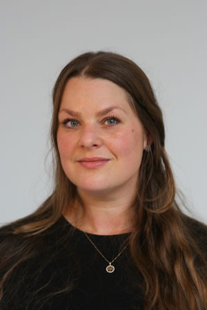 En person med langt hår