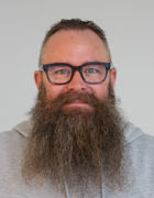 en person med skjegg en person med skjegg