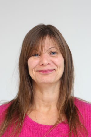 En person med langt hår