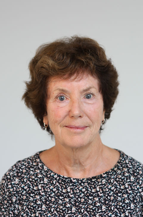 en person med kort hår