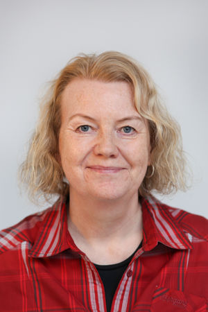 en person med blondt hår