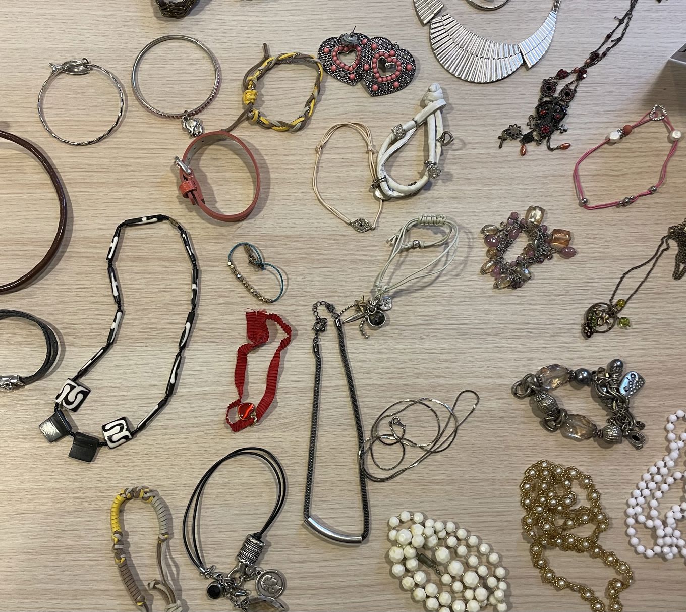 En gruppe med forskjellige objekter